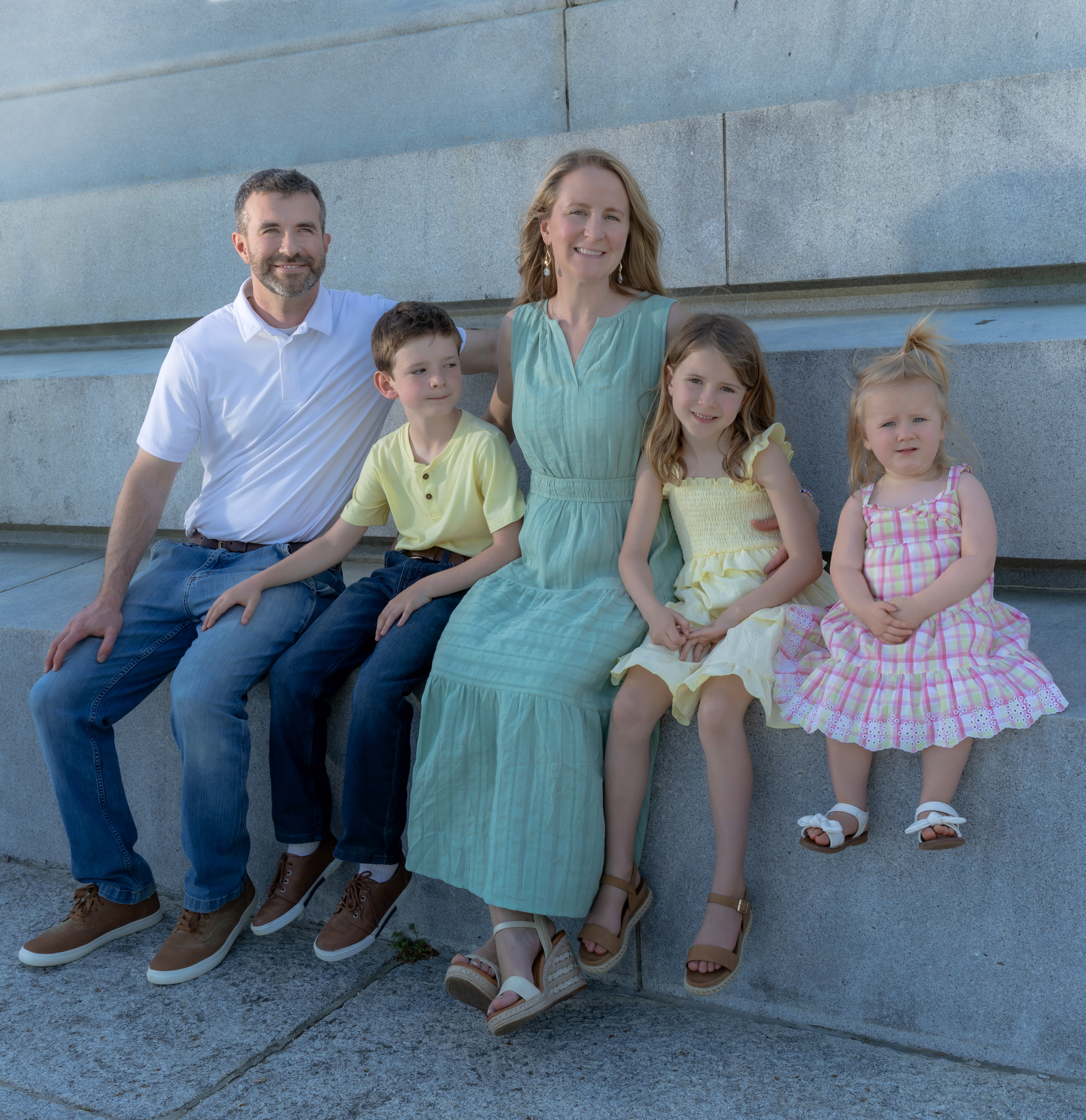 Lindsey Lewandowski MS CCC-SLP pediatric speech therapist Hampton Yorktown VA with family